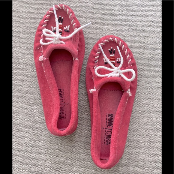 MINNETONKA Moccasins in Hot Pink Suede - Picture 3 of 8